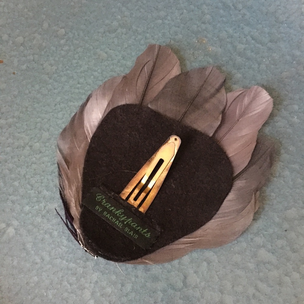 Feather Fastener - Picture 2 of 3